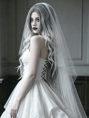Besuante model wearing wig in lifestyle setting for eye-catching style