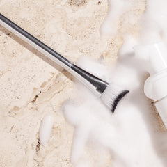 Borboleta foam in hand demonstrating lightweight texture and hydration