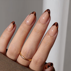 BTArtbox close-up of nail curvature displaying natural fit advantage