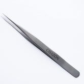 CHAZÓN tweezers front view showing straight-point tips and ergonomic grip for precise grooming