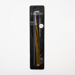 CHAZÓN close-up of ultra-precision tip highlighting alignment and firm grip for single-hair removal