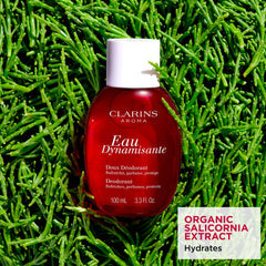 CLARINS close-up of mist spray texture delivering lightweight coverage