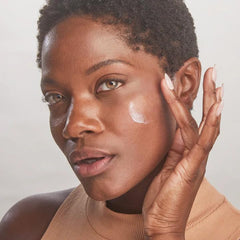 Colorescience No-Show zinc oxide pearl close-up illustrating mineral protection without white cast