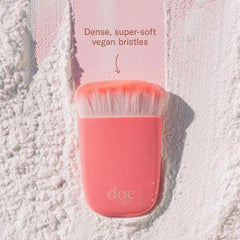 DAE brush bristles close-up highlighting dense fibers for smooth blending
