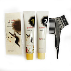 Daeng Gi Meo Ri application on hair demonstrating even coverage and ease