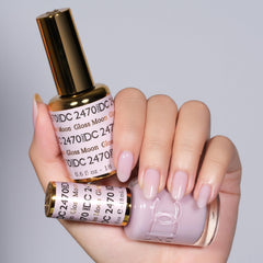 DAISY DND gel polish brush close-up displaying smooth application benefit