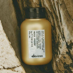 Davines close-up of fine powder texture for buildable root lift