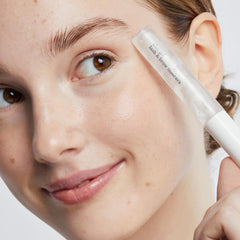 Ere Perez gel texture drop highlighting clear aloe-rich formula for conditioning
