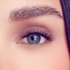 FALSCARA close-up of airy lash cluster fibers highlighting lightweight layering benefit