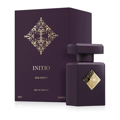 INITIO PARFUMS PRIVES close-up spray mist highlighting warm amber color and fine diffusion