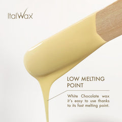 Italwax melted wax texture on spatula illustrating smooth spread and controlled work time