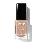 LONDONTOWN bottle front showing Creamy Latté shade and clean formula benefits