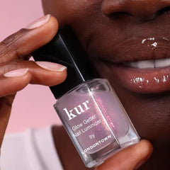 LONDONTOWN texture pool highlights lightweight formula for non-greasy wear benefit