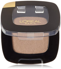 L'Oreal Paris front pan of Cafe Au Lait showing true shade and compact finish for versatile looks