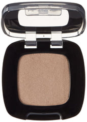 L'Oreal Paris close-up of Cafe Au Lait texture highlighting creamy gel-to-powder blend for easy blending