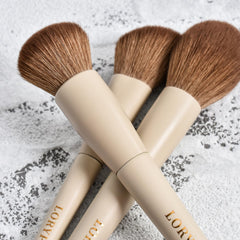 LORYP close-up of synthetic bristles highlighting softness and even pickup