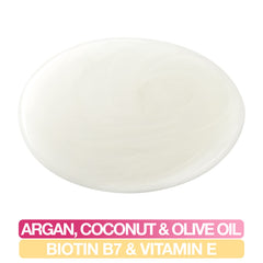 Mane 'n Tail shampoo texture poured to show lightweight lather and gentle cleansing benefit