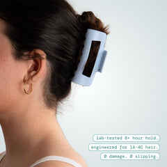 mello hinge and CloudFlex material texture highlighting flexible, unsnappable durability benefit