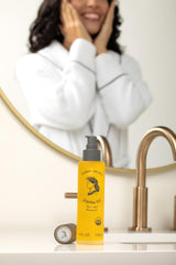 Nord-Ouest pump dispensing jojoba oil drop for precise, no-waste application