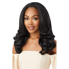 Outre Neesha front view showing natural salon finish and instant styling benefit