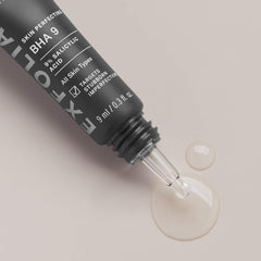 Paula's Choice gel-serum texture close-up illustrating lightweight spreadability and targeted smoothing benefit