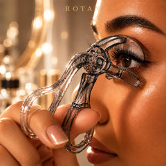 ROTAN detailed shot of built-in separator comb preventing clumps and defining lashes