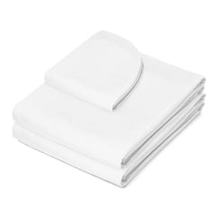 Saloniture fitted sheet edge close-up showing elastic fit and neat finish