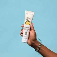 Sun Bum being scrunched into curls by hands to create defined, touchable waves
