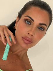 Sweed mascara skinny wand close-up highlighting precision bristles for root coverage