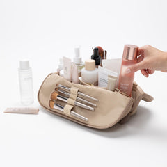 THE VERTI close-up waterproof texture highlights easy-clean benefit