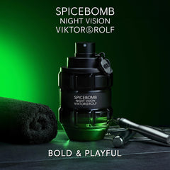 Viktor&Rolf spray mist close-up demonstrating fine atomization and coverage