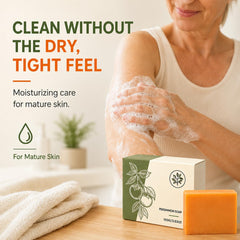 Yiishuiil Kaori creamy lather foam demonstrating mild rinse
