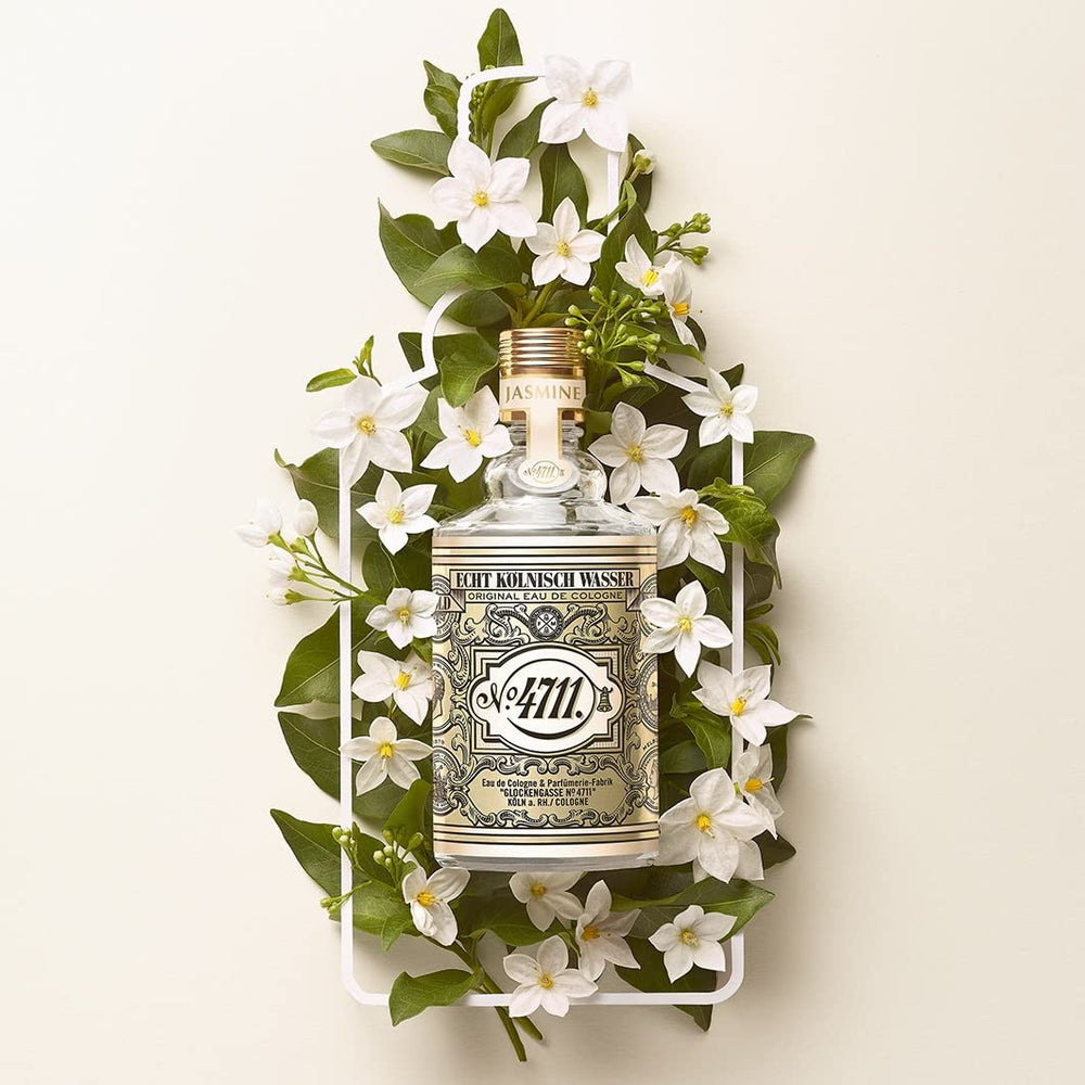 atomizer spray mist from 4711 bottle, demonstrates fine even application benefit
