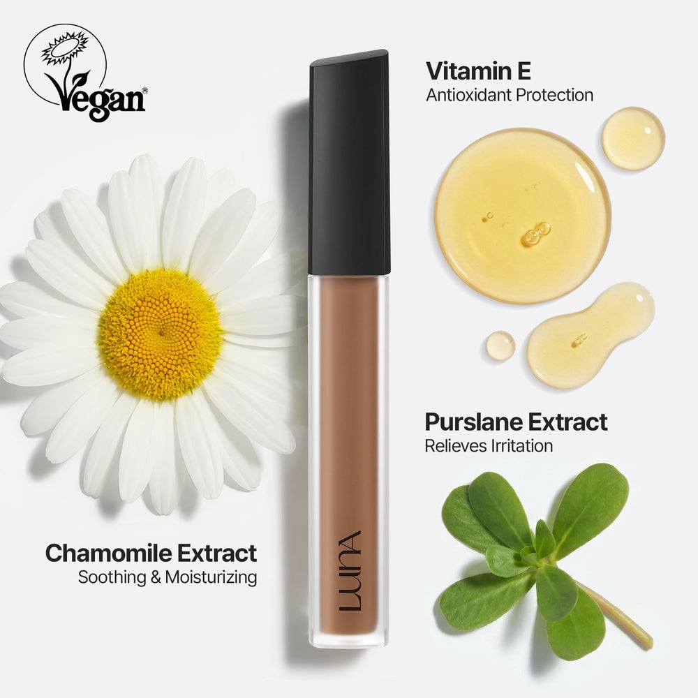 AEKYUNGLUNA applying concealer to spots demonstrating targeted camouflage