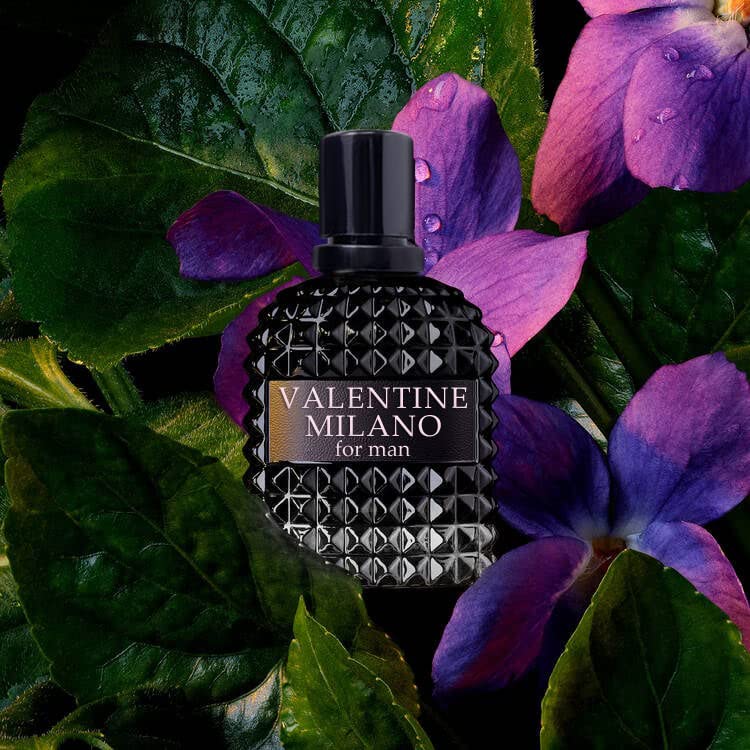 AFLUXE Valentine Milano amber and leather notes close-up conveying warm lasting depth