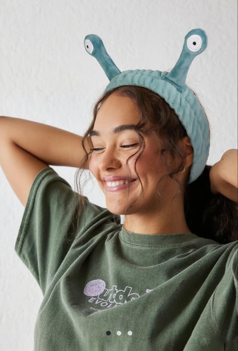 AIBFRID headband worn during skincare routine keeping hair clear and products clean