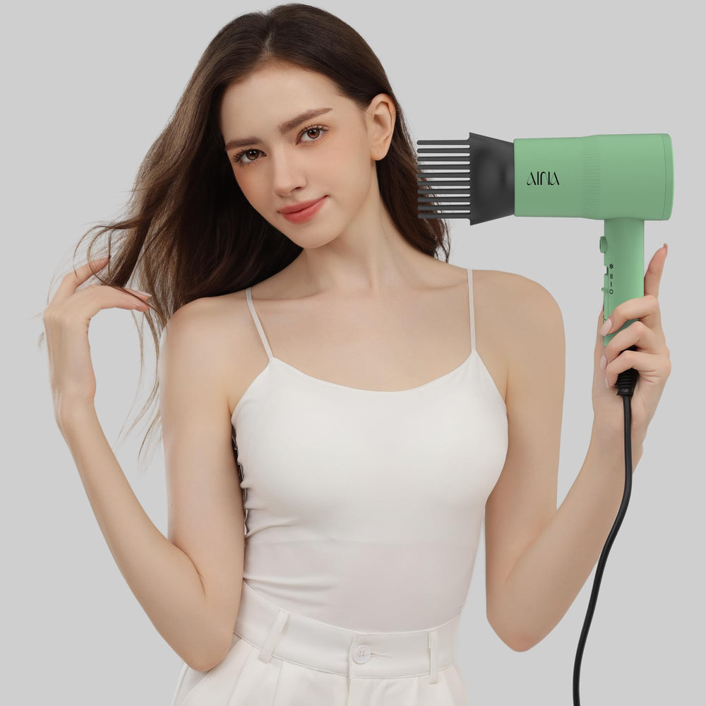 AINA comb attachment demonstrating detangling and straightening benefit