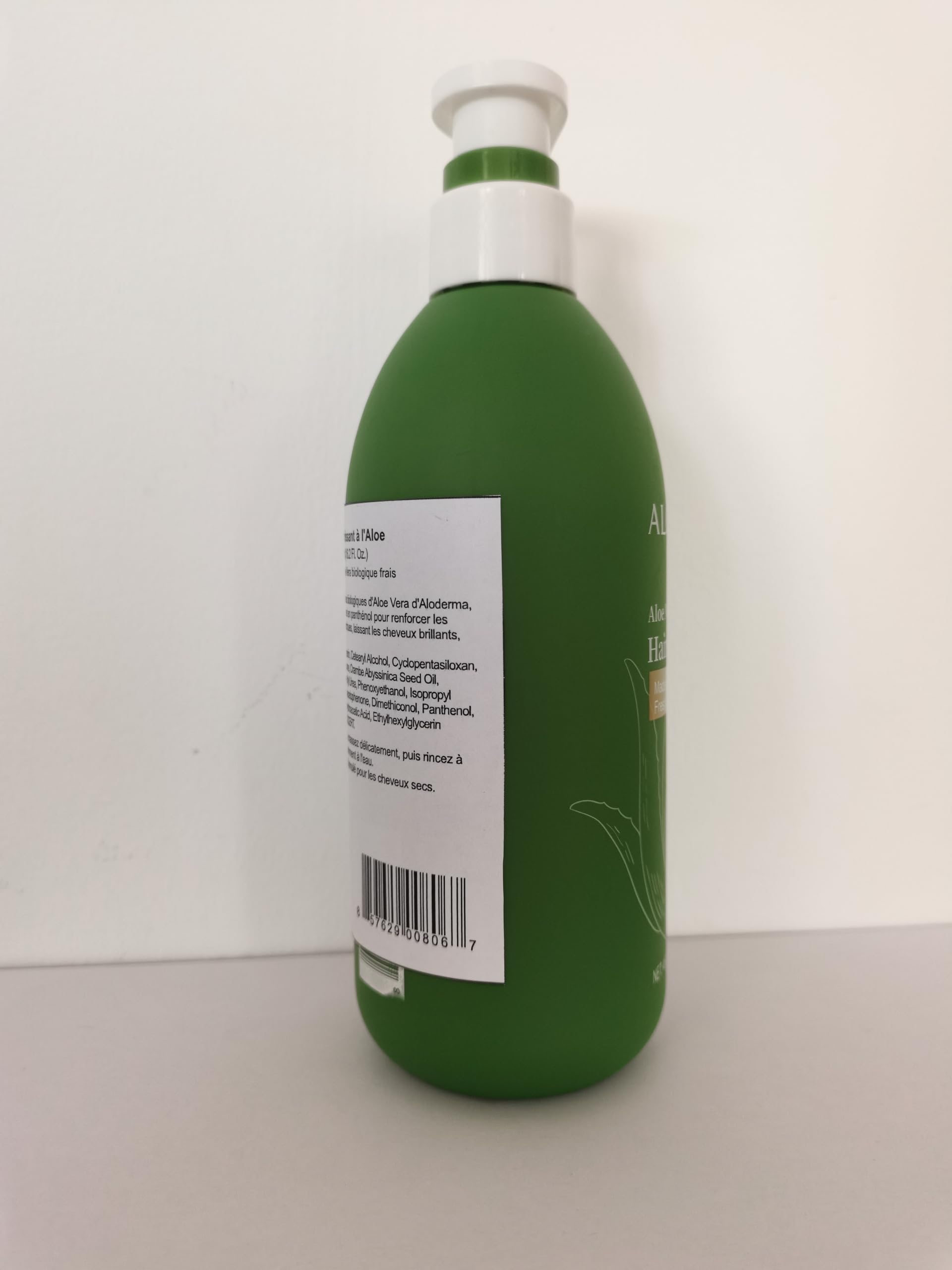 Aloderma bottle beside fresh aloe leaves showing farm-fresh ingredient benefit
