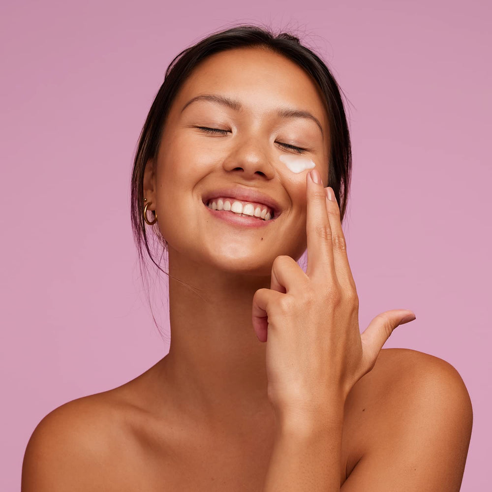 Amazon Basics ingredient list close-up highlighting hyaluronic acid benefit