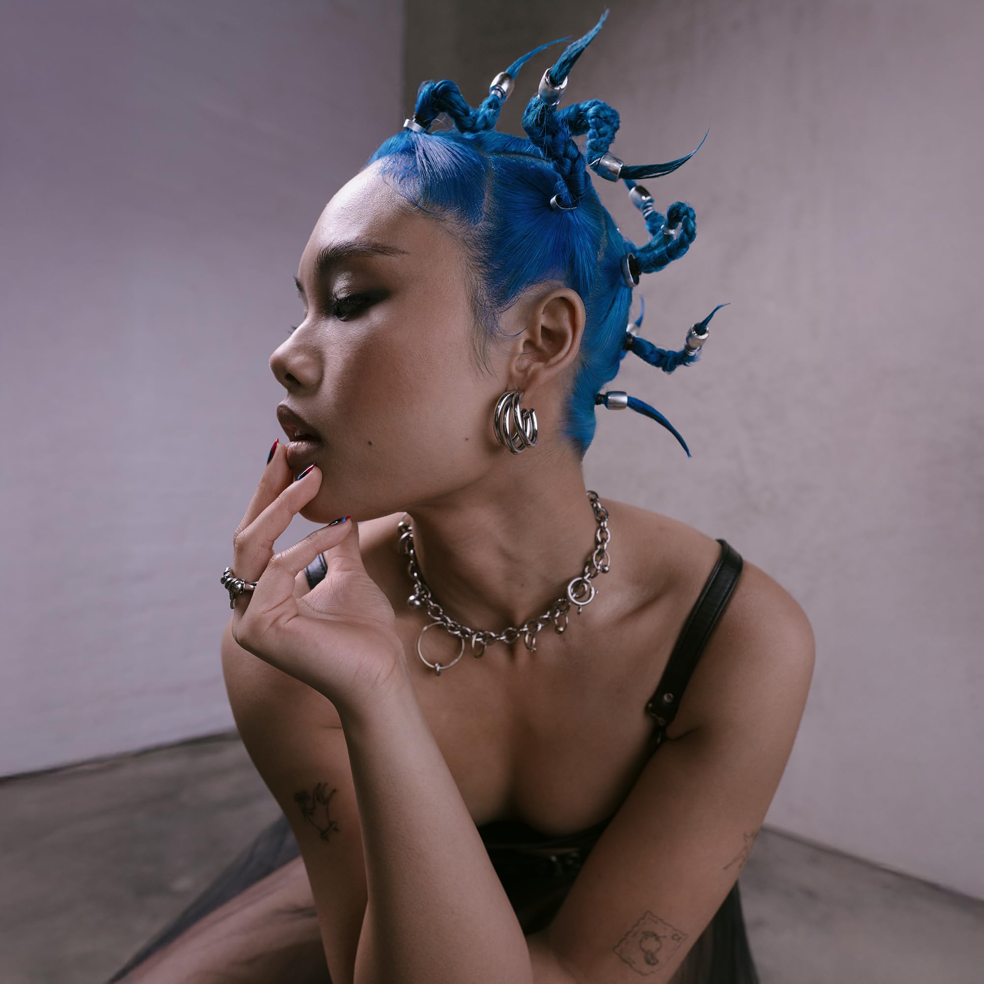 ARCTIC FOX before and after on bleached hair showing intense blue transformation