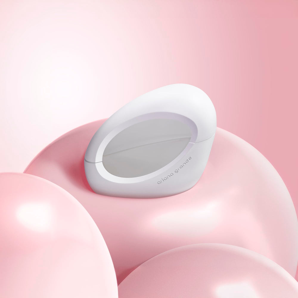 Ariana Grande close-up of orris and praline notes illustrating refined gourmand character