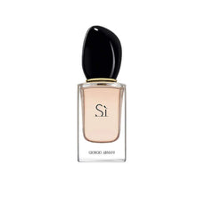 Armani Sì refill and usage close-up highlighting sustainable refill benefit