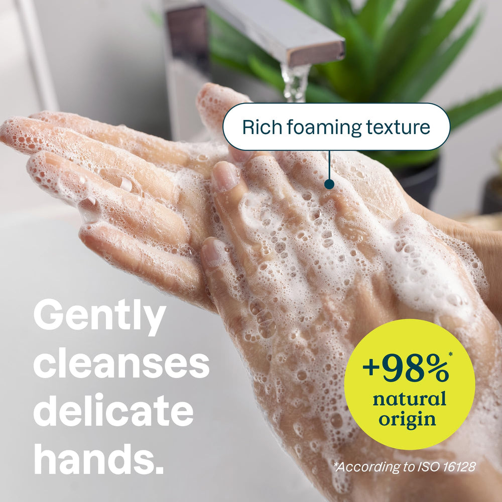 BIO SPECTRA ATTITUDE creamy foam texture that gently hydrates hands