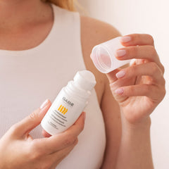 LABORATORIOS BABE applicator close-up displaying smooth roll-on ball for even, mess-free application