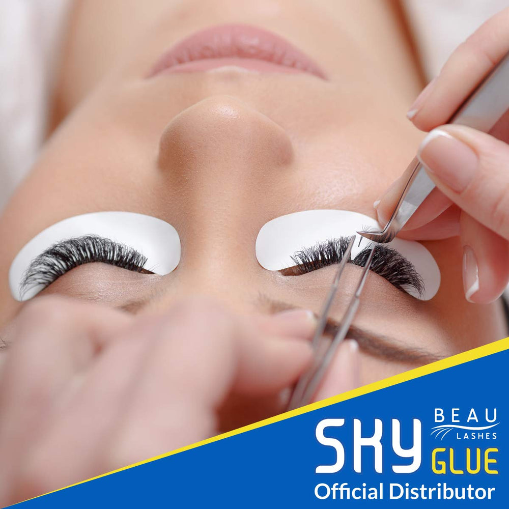 BEAU LASHES before and after lashes illustrating seamless black finish benefit