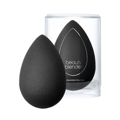 beautyblender close-up of pointed tip for precision concealing and blending