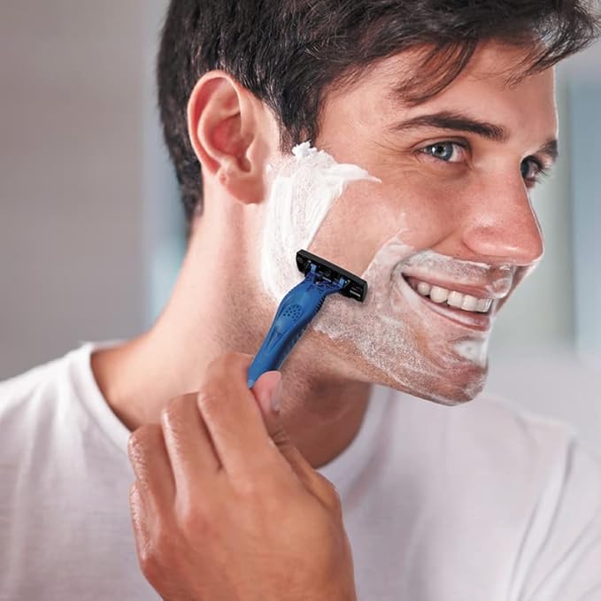 BIC Comfort 3 lubricating strip with Aloe Vera for smoother glide