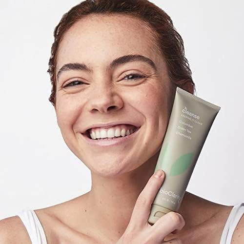 BioClarity pump detail highlighting easy dispensing and spill-free application benefit