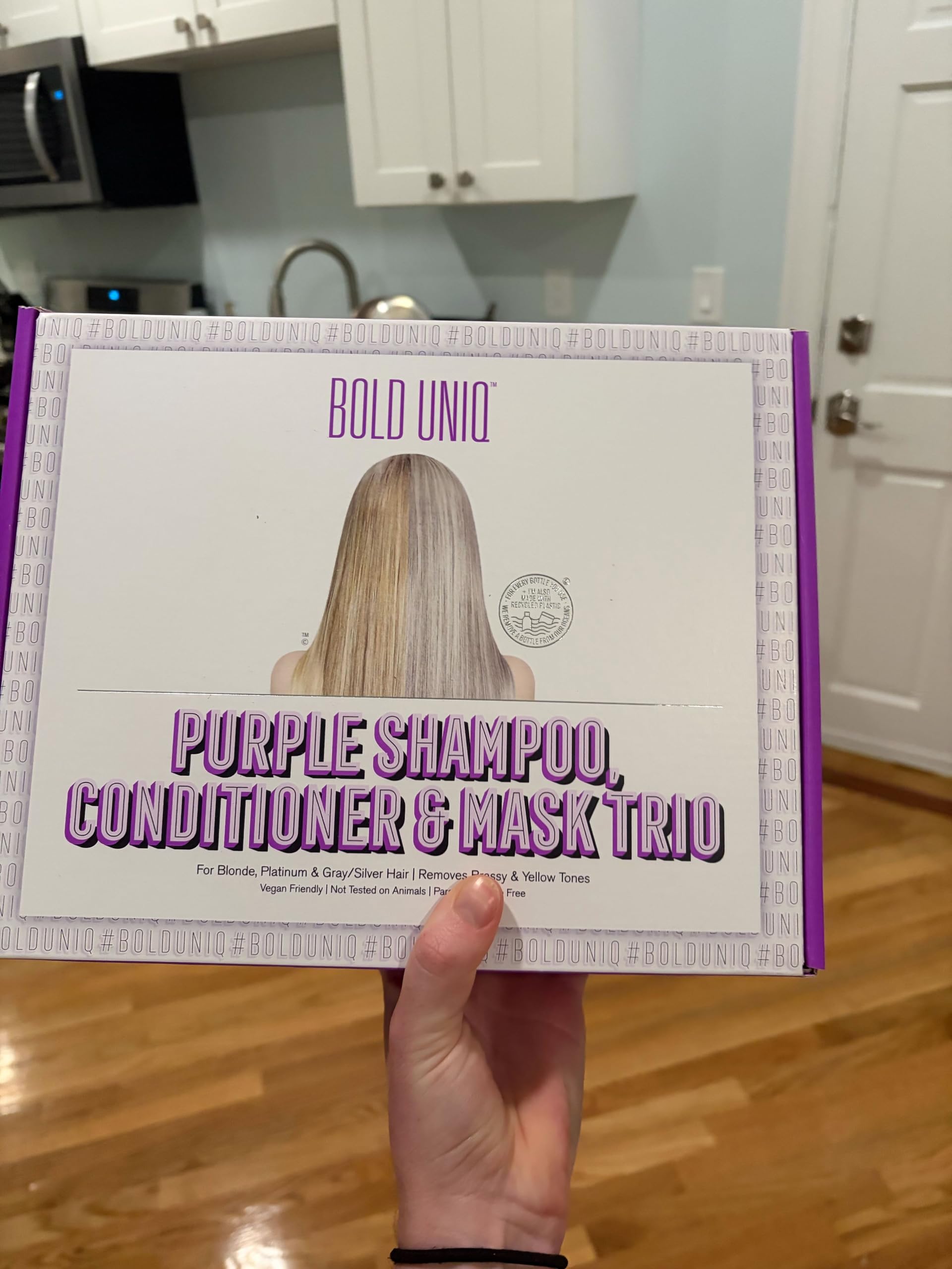 BOLD UNIQ purple shampoo bottle close-up highlighting pigment and texture