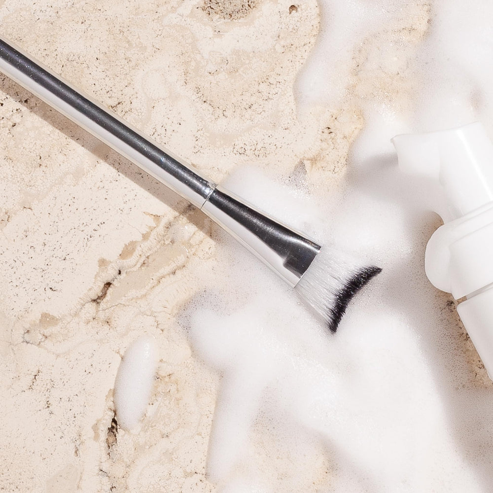 Borboleta foam in hand demonstrating lightweight texture and hydration